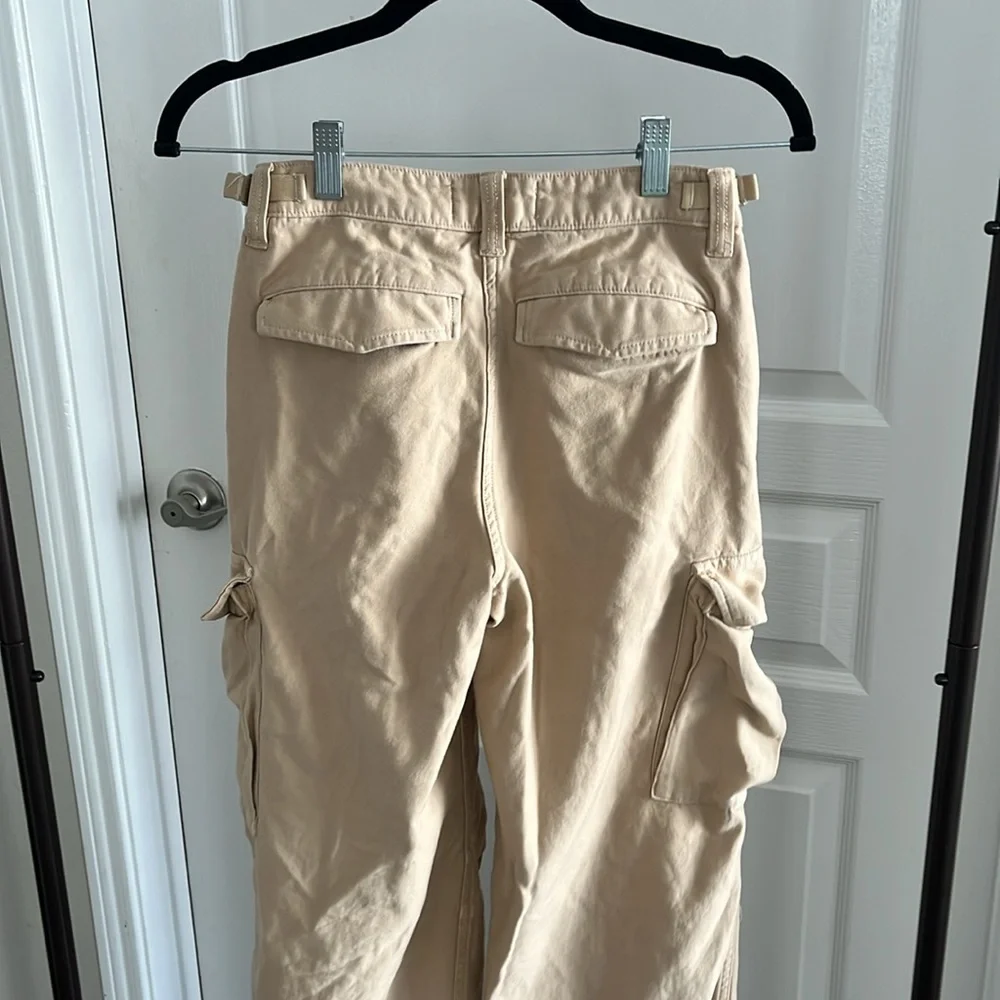 Aritzia Tna Supply Cargo Pant in Beige Size 00 Short - Picture 7 of 11